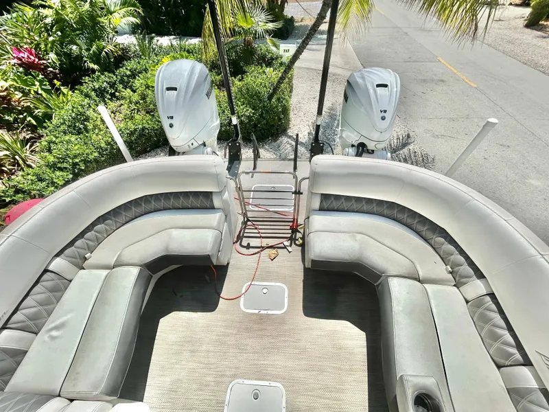 Slide: The Image of 2021 Bennington 30 boat with spacious seating and dual outboard motors. - 7