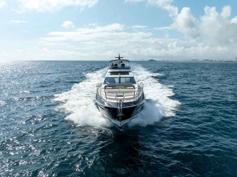Slide: The Image of Azimut S7 2019 - 101
