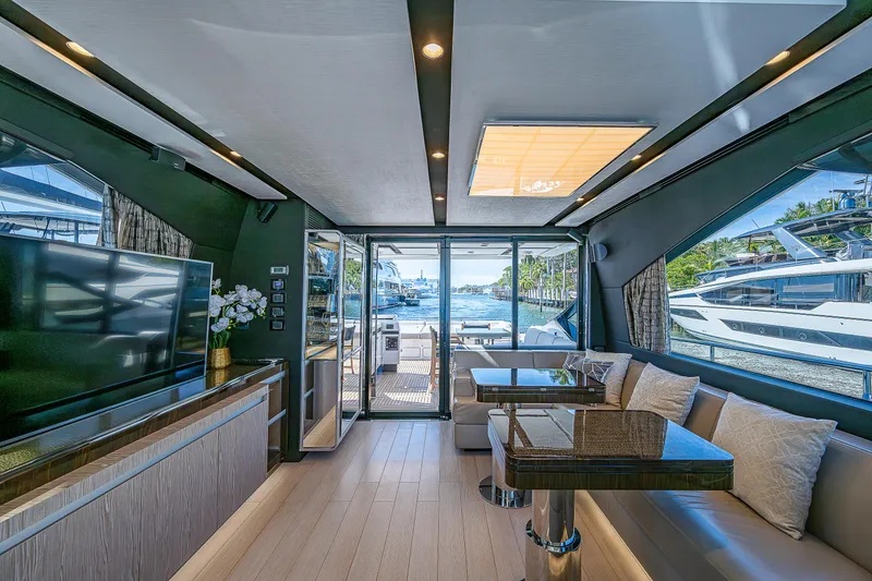 Slide: The Image of Azimut S7 2019 - 51