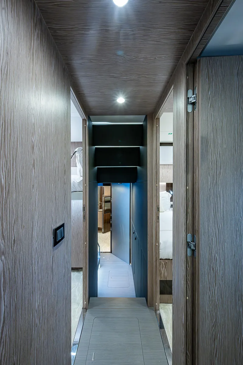 Slide: The Image of Azimut S7 2019 - 53