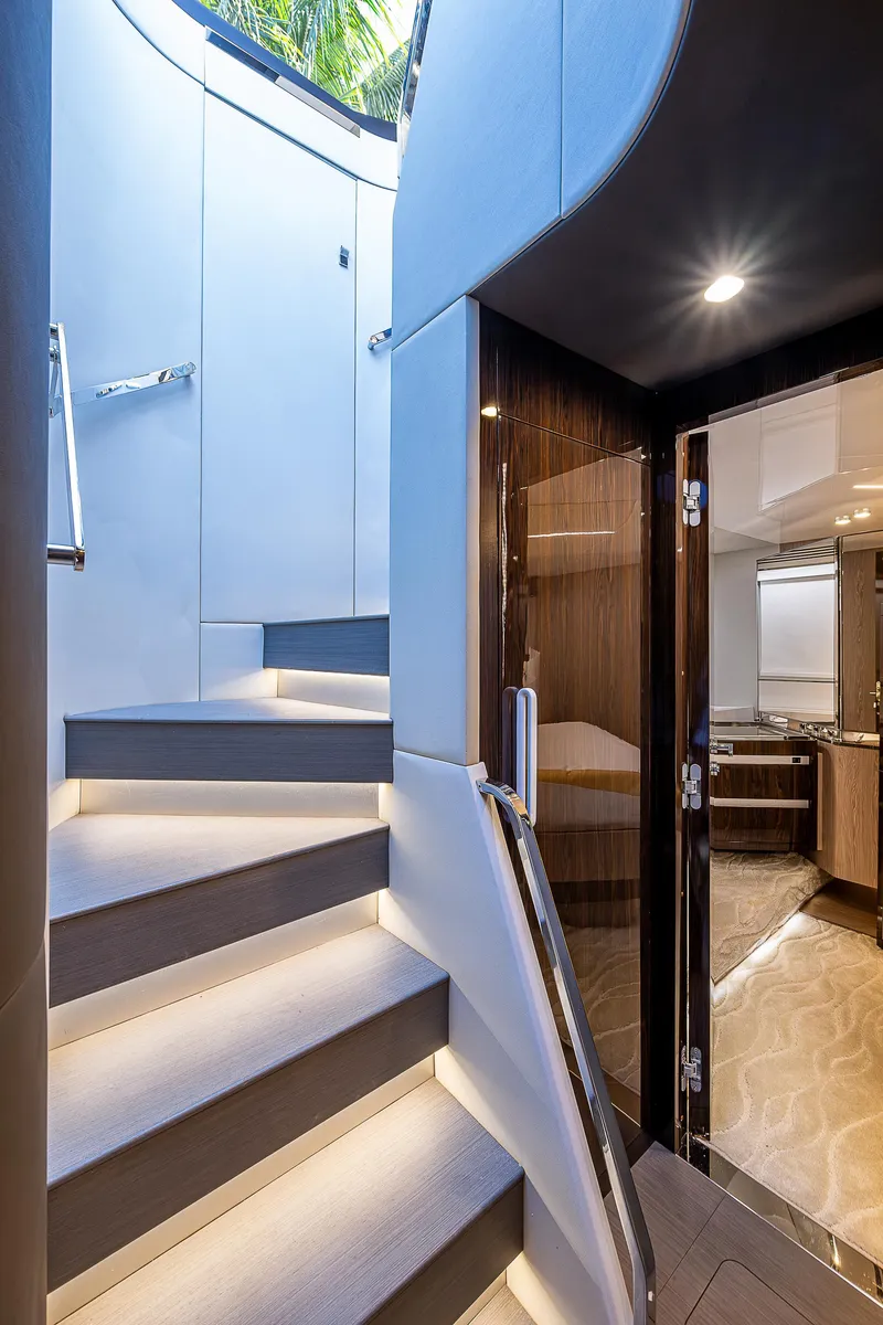 Slide: The Image of Azimut S7 2019 - 55
