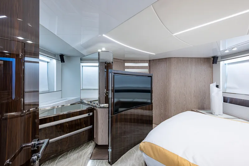 Slide: The Image of Azimut S7 2019 - 57