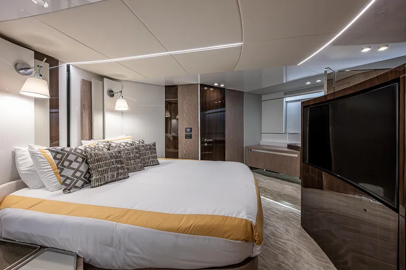 Slide: The Image of Azimut S7 2019 - 59