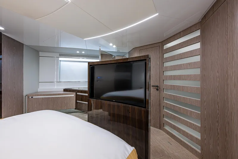 Slide: The Image of Azimut S7 2019 - 60