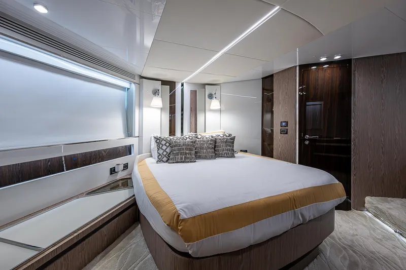 Slide: The Image of Azimut S7 2019 - 61