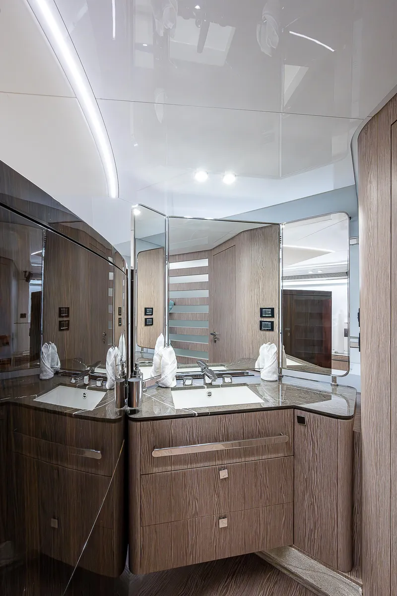 Slide: The Image of Azimut S7 2019 - 62