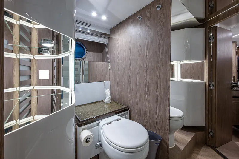 Slide: The Image of Azimut S7 2019 - 64