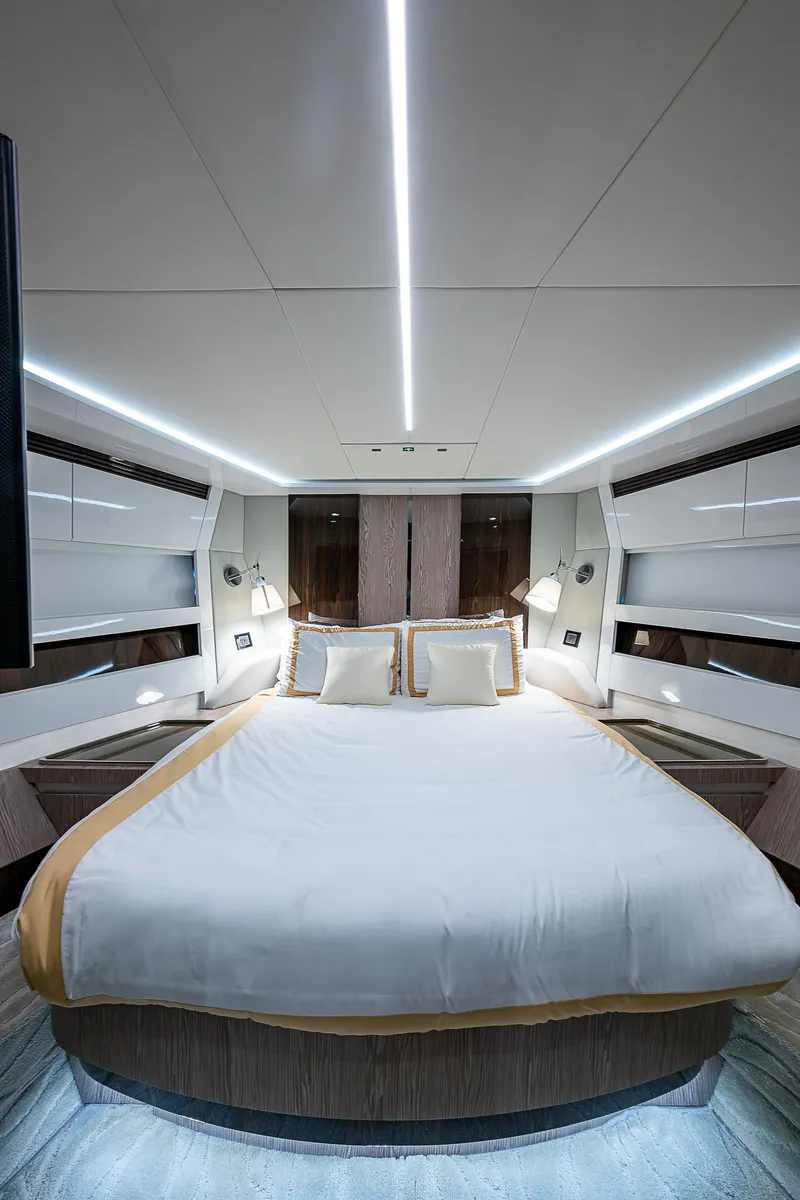 Slide: The Image of Azimut S7 2019 - 68