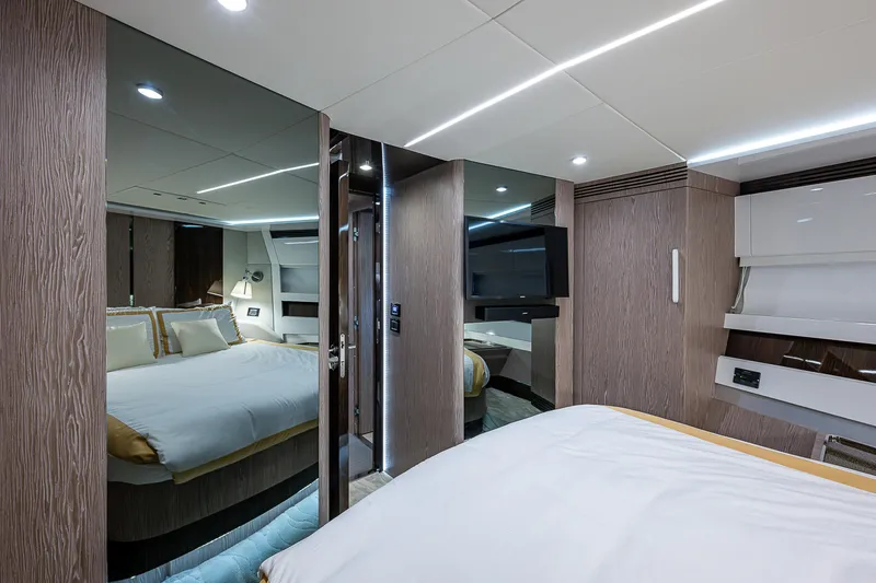 Slide: The Image of Azimut S7 2019 - 69