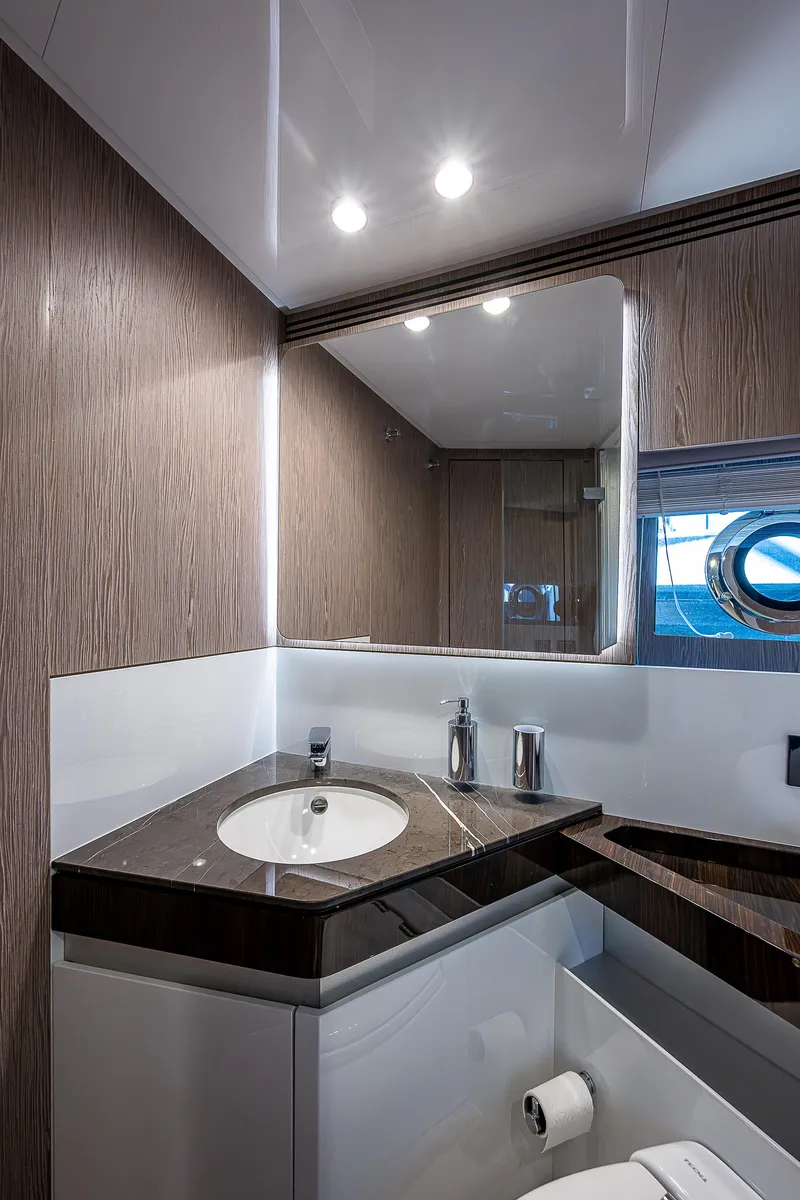 Slide: The Image of Azimut S7 2019 - 72