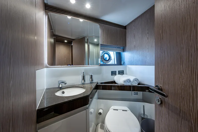 Slide: The Image of Azimut S7 2019 - 74
