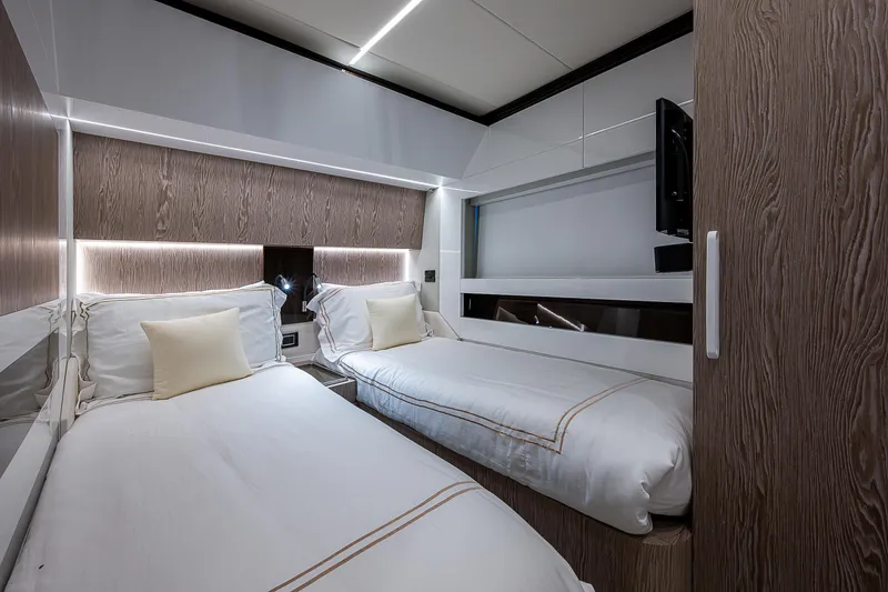 Slide: The Image of Azimut S7 2019 - 75