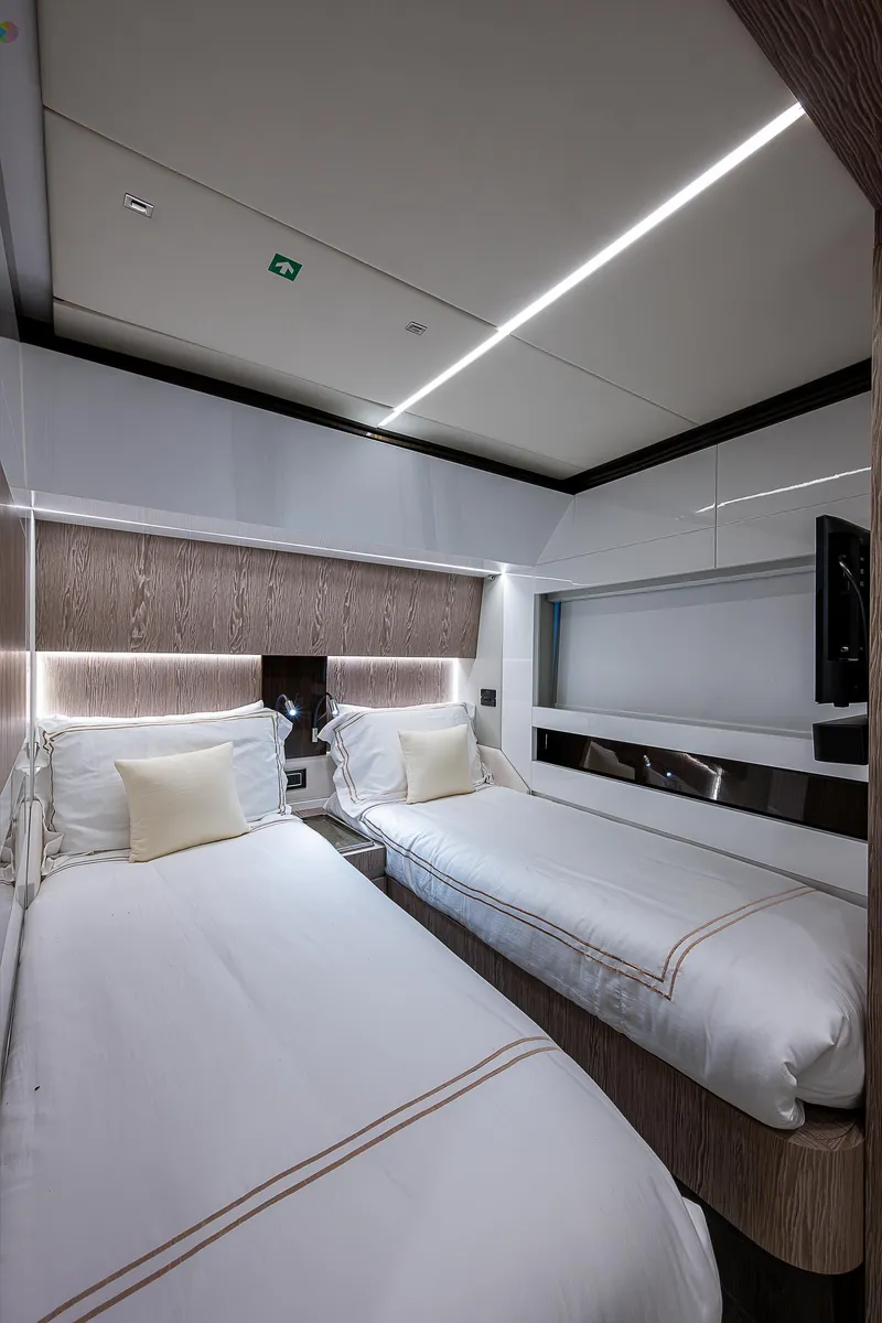 Slide: The Image of Azimut S7 2019 - 76