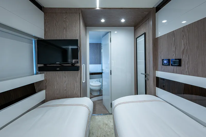 Slide: The Image of Azimut S7 2019 - 77