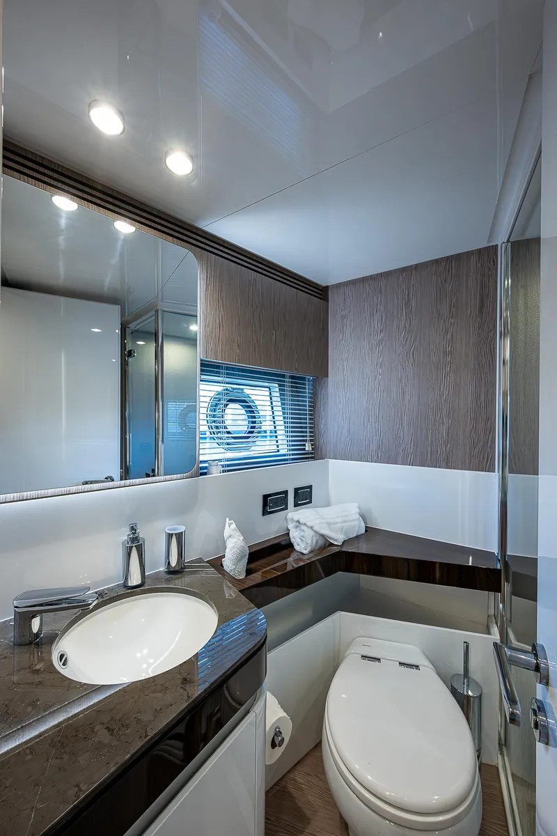 Slide: The Image of Azimut S7 2019 - 81