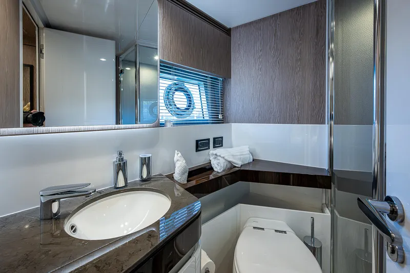 Slide: The Image of Azimut S7 2019 - 83