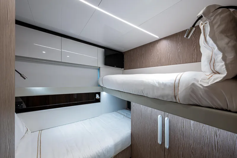 Slide: The Image of Azimut S7 2019 - 84