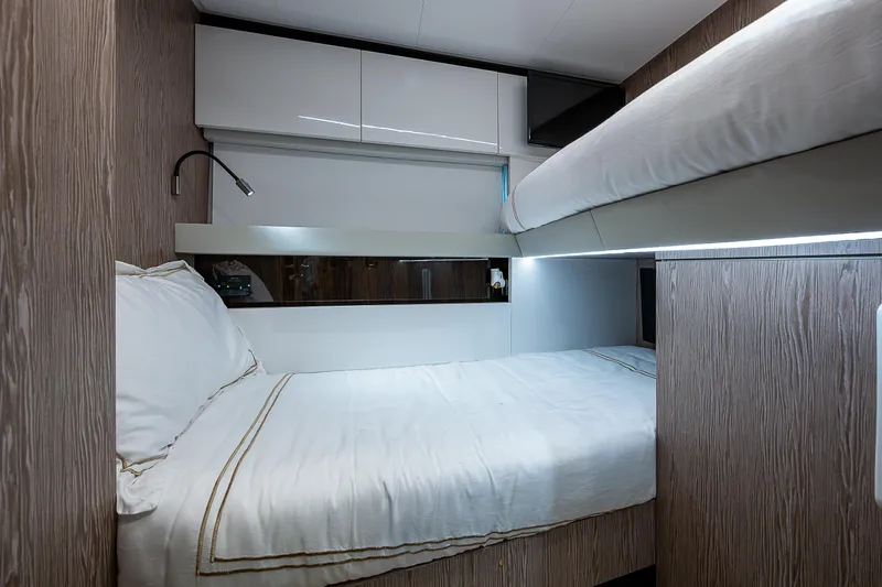 Slide: The Image of Azimut S7 2019 - 85