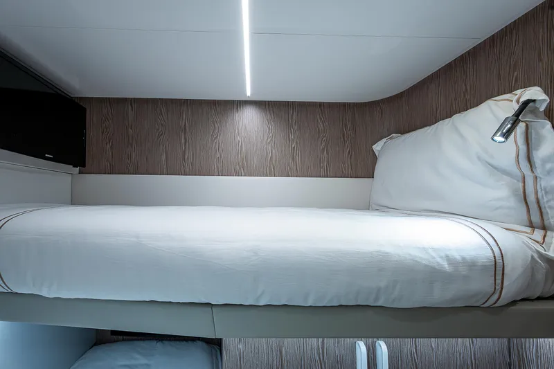 Slide: The Image of Azimut S7 2019 - 86