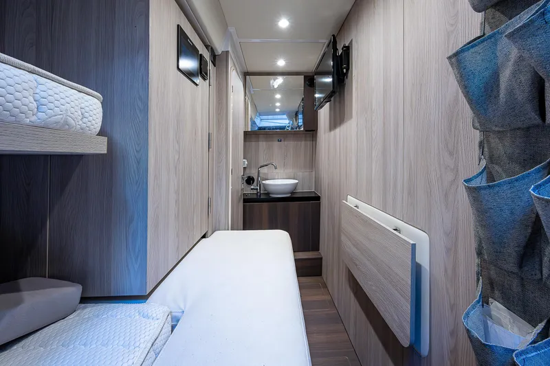 Slide: The Image of Azimut S7 2019 - 87