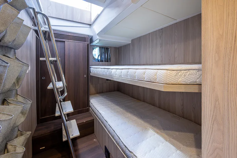 Slide: The Image of Azimut S7 2019 - 91