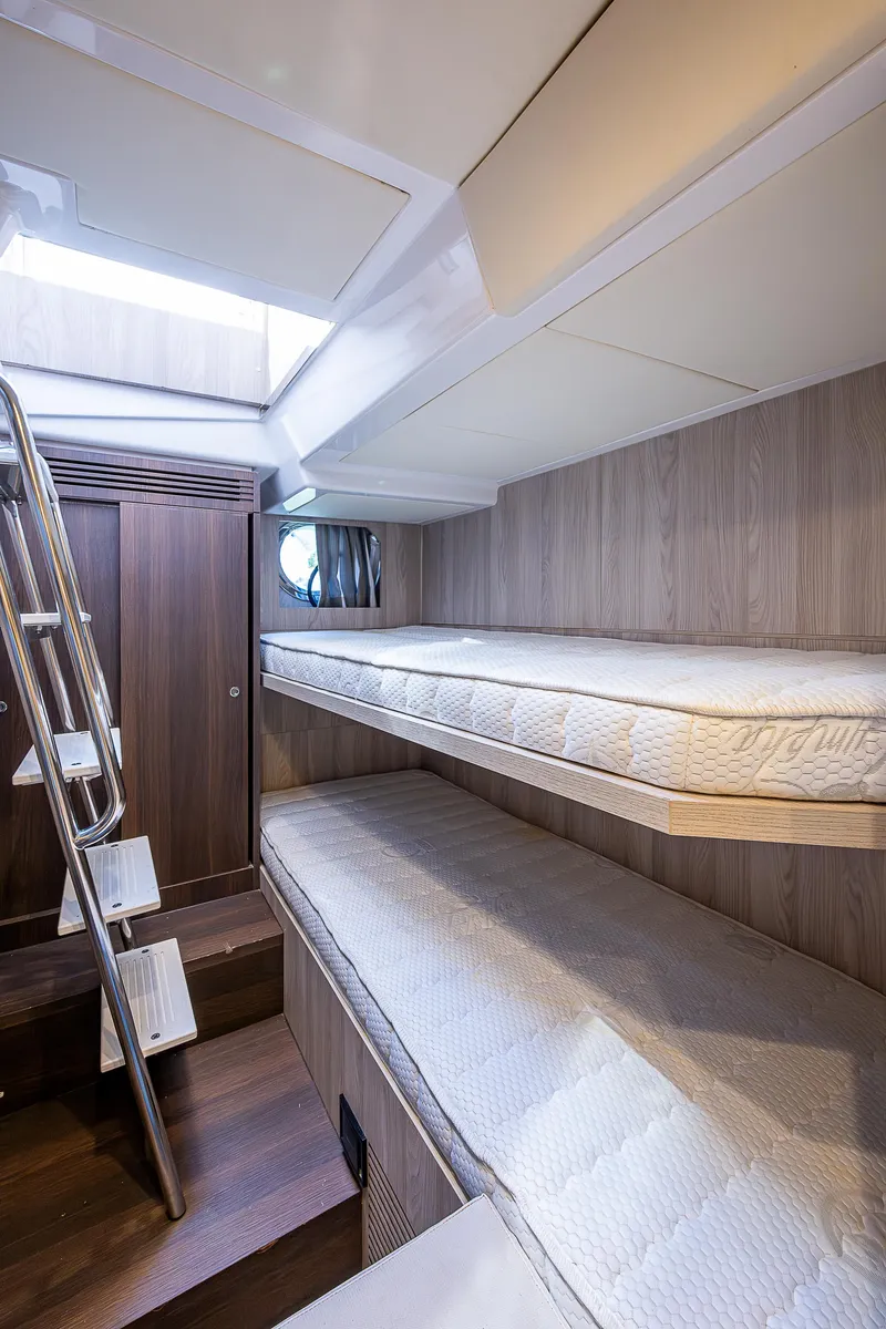 Slide: The Image of Azimut S7 2019 - 93