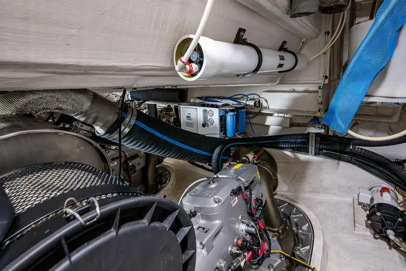 Slide: The Image of Azimut S7 2019 - 98