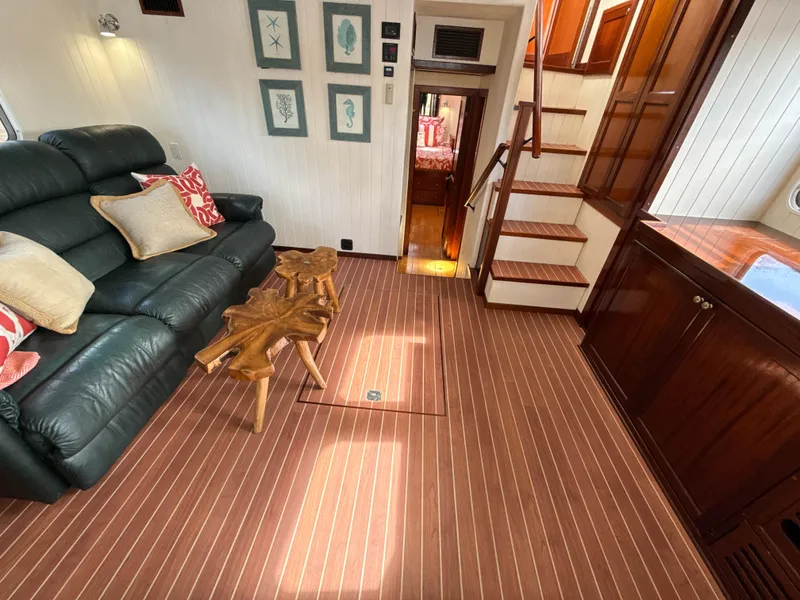 Slide: The Image of Saloon - 10