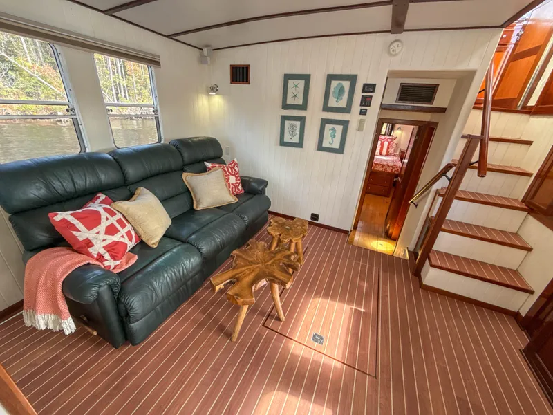 Slide: The Image of Saloon - 11