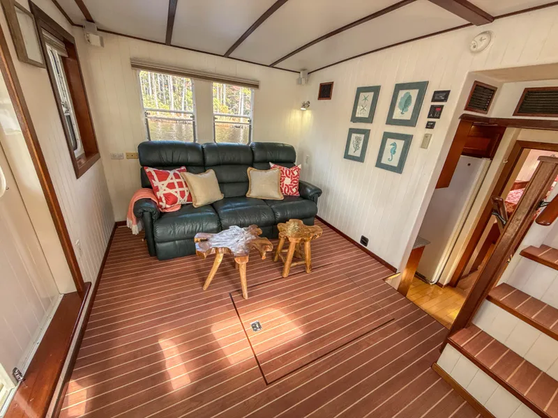 Slide: The Image of Saloon - 18