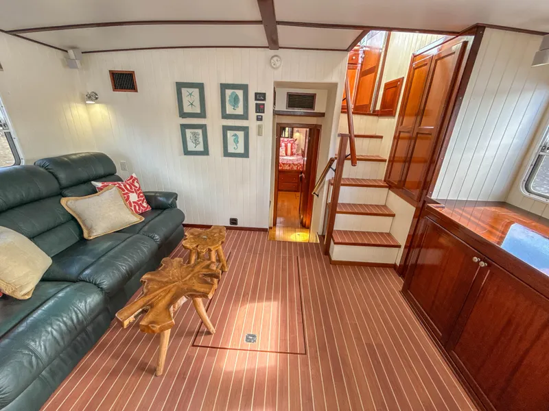 Slide: The Image of Saloon - 9