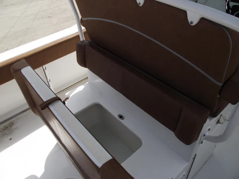 Slide: The Image of Sea Hunt Ultra 239 SE 2024 - 50