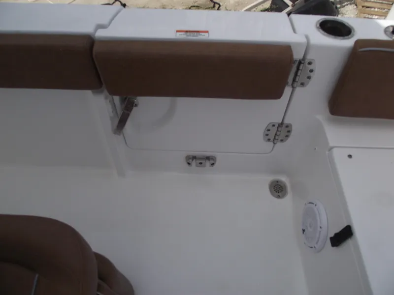 Slide: The Image of Sea Hunt Ultra 239 SE 2024 - 54