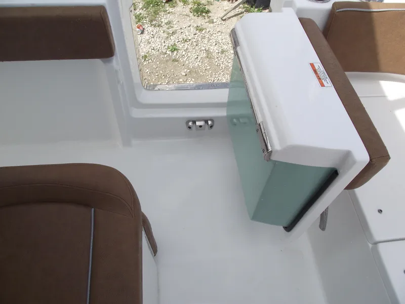 Slide: The Image of Sea Hunt Ultra 239 SE 2024 - 55