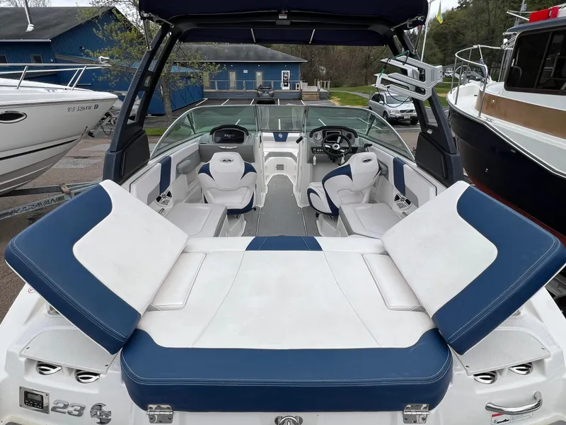 Slide: The Image of 2019 Chaparral 23 H2O Surf boat with spacious seating and modern design. - 4