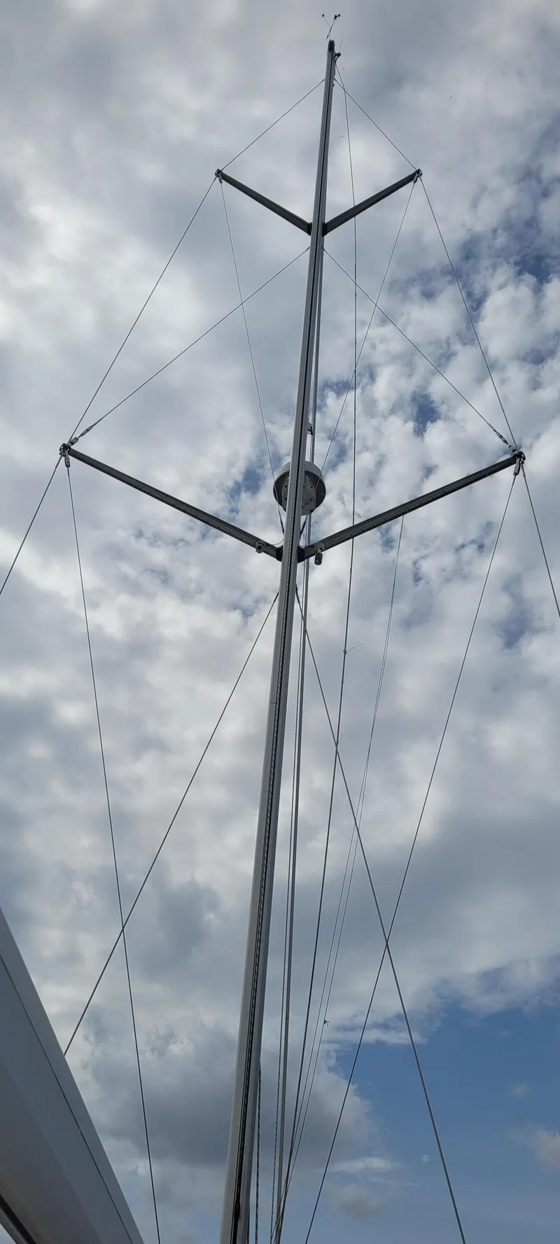 Slide: The Image of Mast of 2001 Hunter 460 sailboat against cloudy sky. - 11