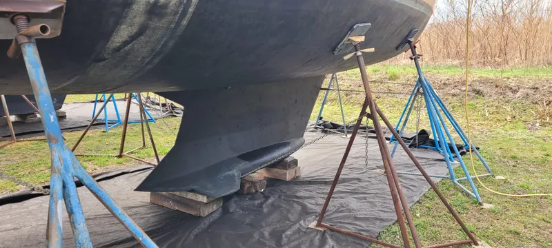 Slide: The Image of Hunter 460 sailboat keel on stands, 2001 model, outdoors on grass. - 5