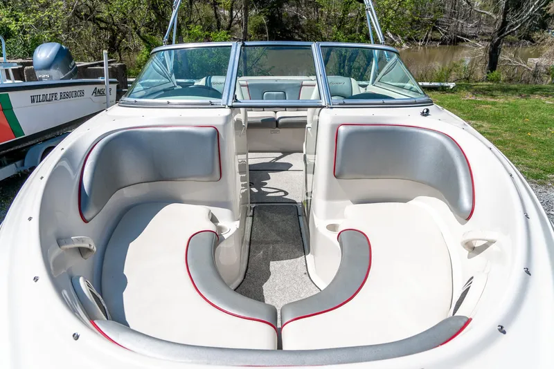 Slide: The Image of 2008 Sea Ray 205 Sport boat with spacious seating and sleek design. - 22