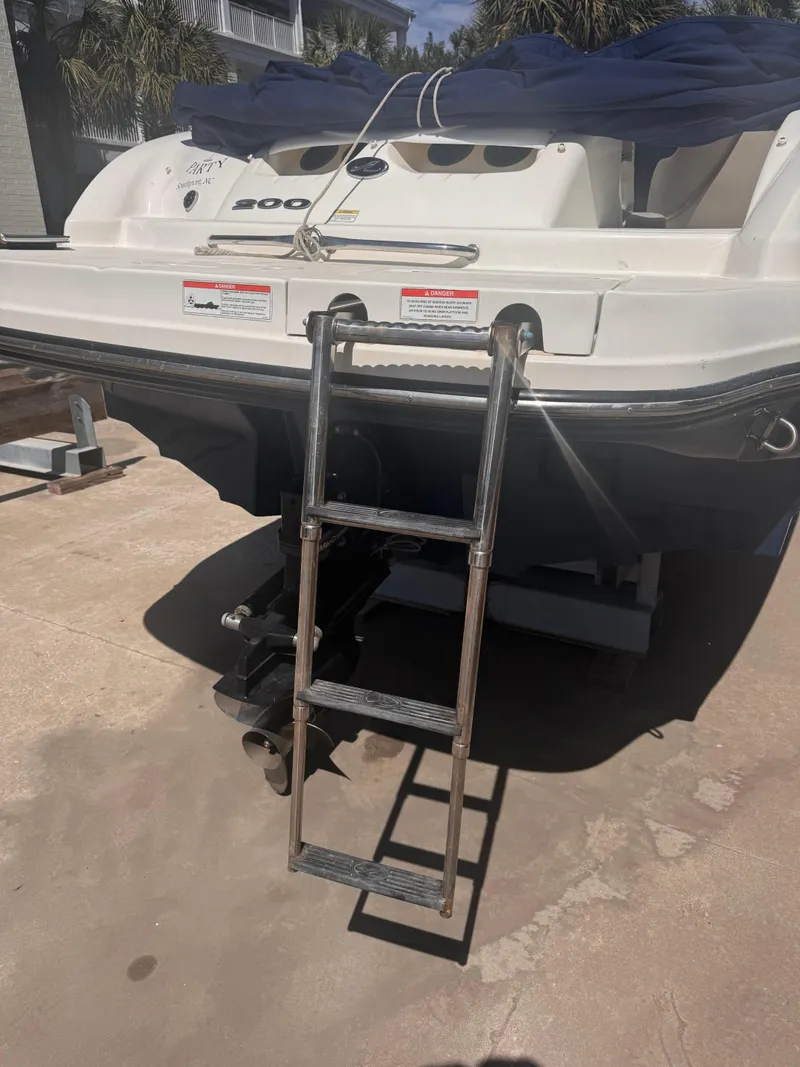 Slide: The Image of Rear view of a 2012 Sea Ray 200 SD boat with a ladder. - 10