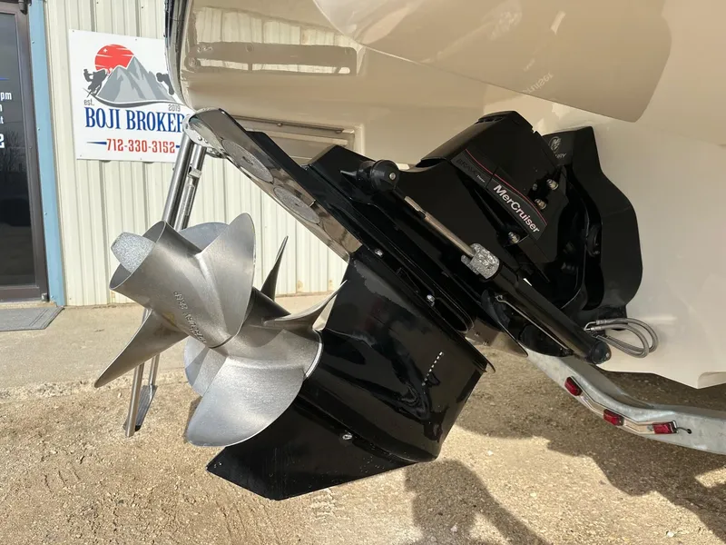 Slide: The Image of 2011 Sea Ray 250 SLX boat with MerCruiser engine and propeller, displayed at Boji Broker. - 6