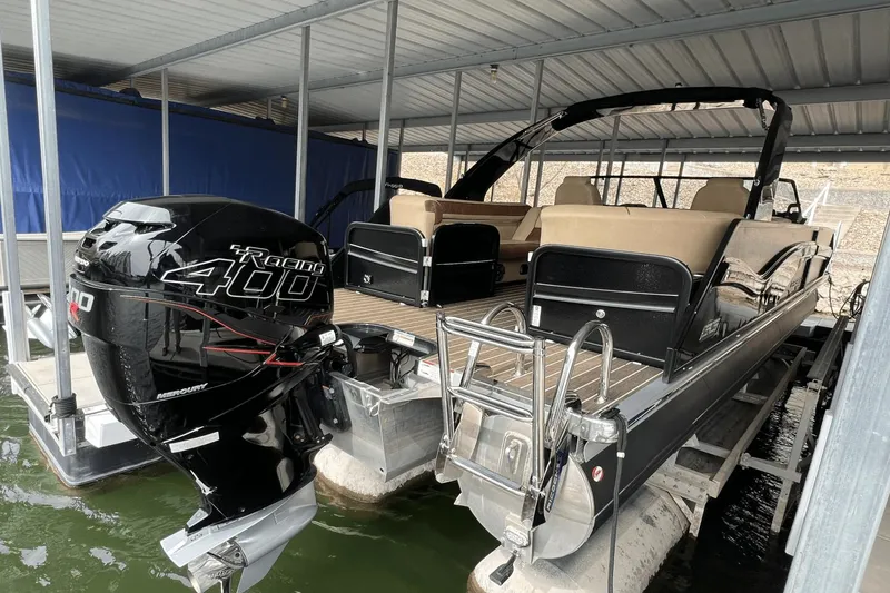 Slide: The Image of Premier 270 Super Sport 2023 - 16