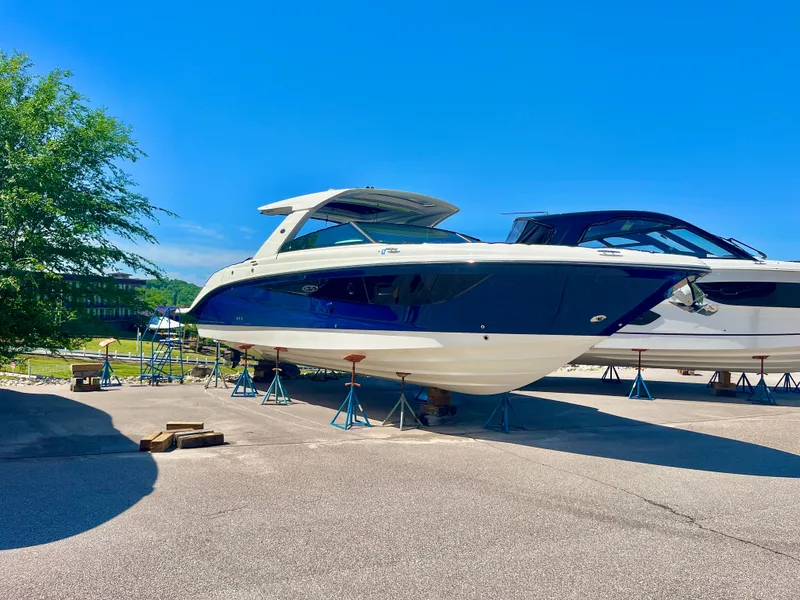 Slide: The Image of Sea Ray SLX 400 2019 - 0