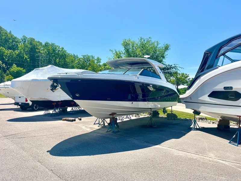 Slide: The Image of Sea Ray SLX 400 2019 - 1