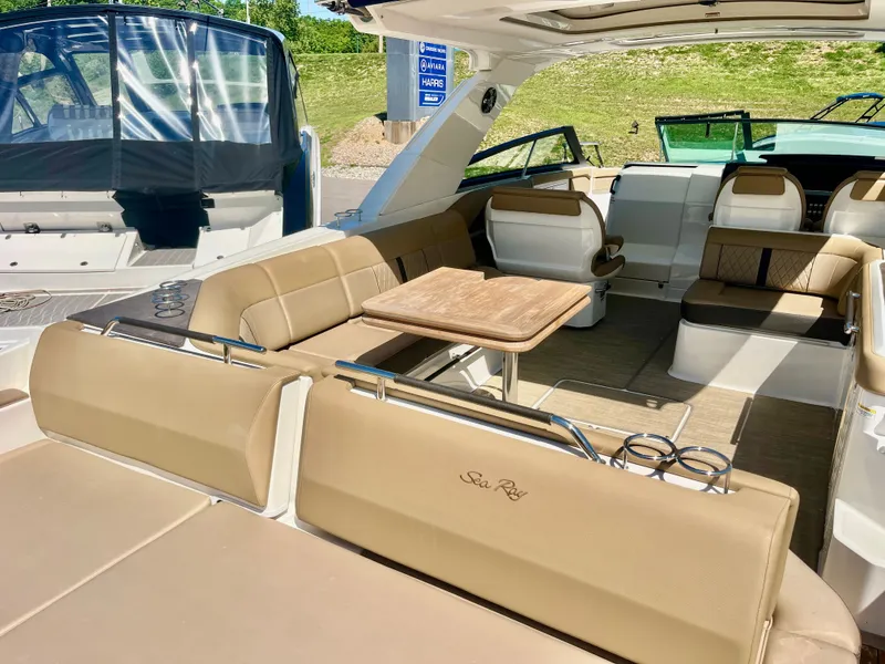 Slide: The Image of Sea Ray SLX 400 2019 - 12