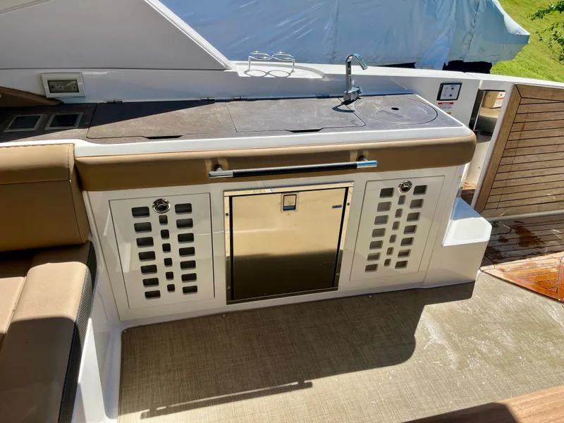 Slide: The Image of Sea Ray SLX 400 2019 - 13
