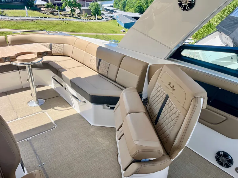 Slide: The Image of Sea Ray SLX 400 2019 - 16
