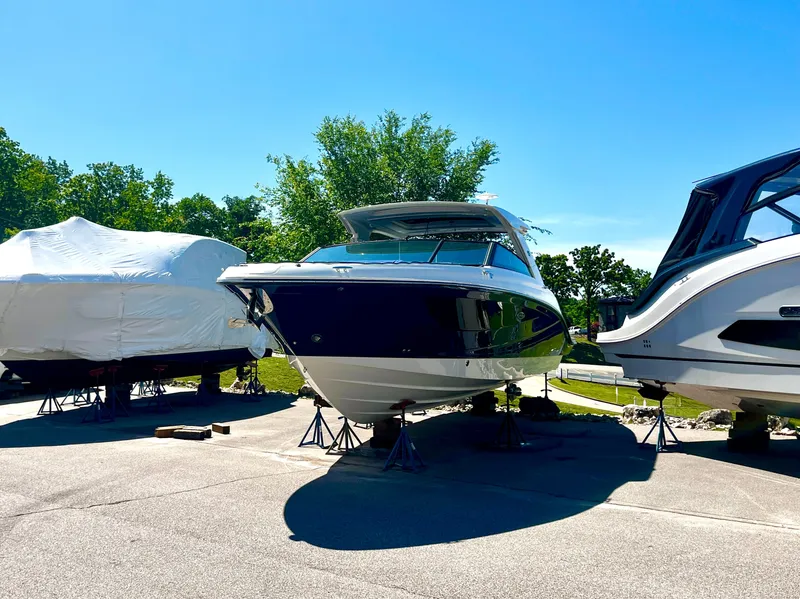 Slide: The Image of Sea Ray SLX 400 2019 - 2