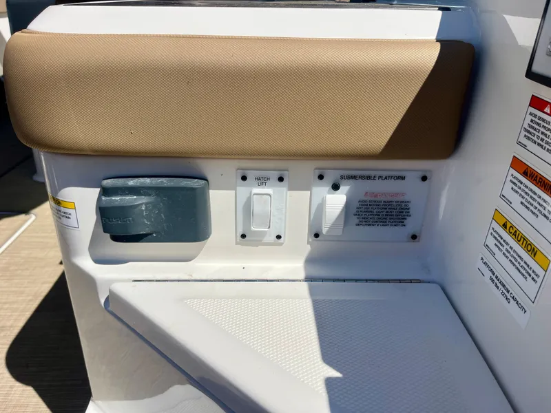 Slide: The Image of Sea Ray SLX 400 2019 - 24