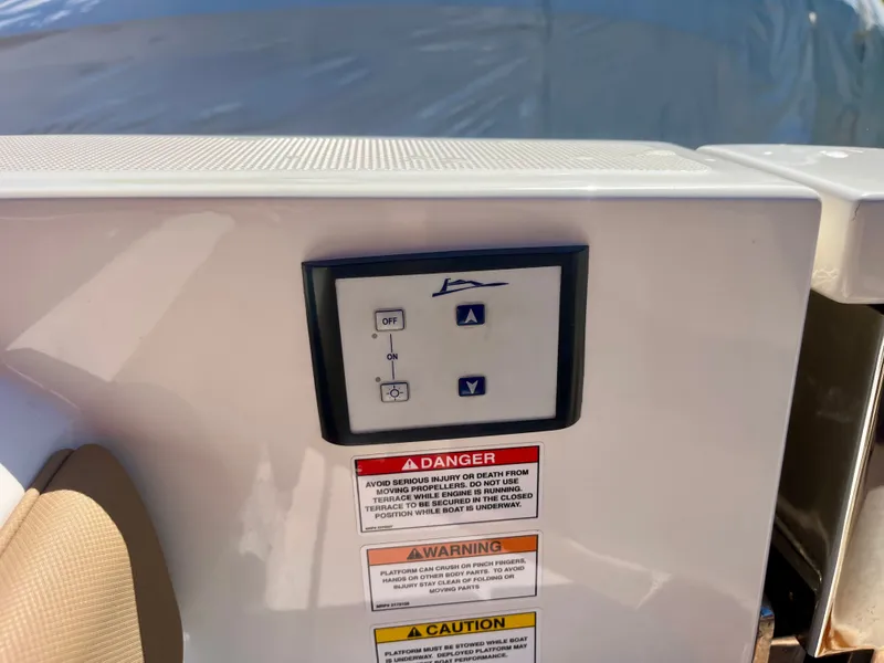 Slide: The Image of Sea Ray SLX 400 2019 - 25