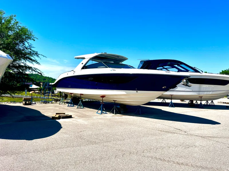 Slide: The Image of Sea Ray SLX 400 2019 - 3